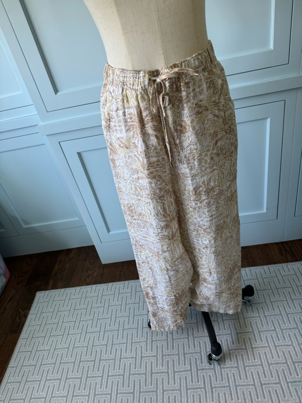 Lilly Pulitzer Beige and White Leaf-Print Pants